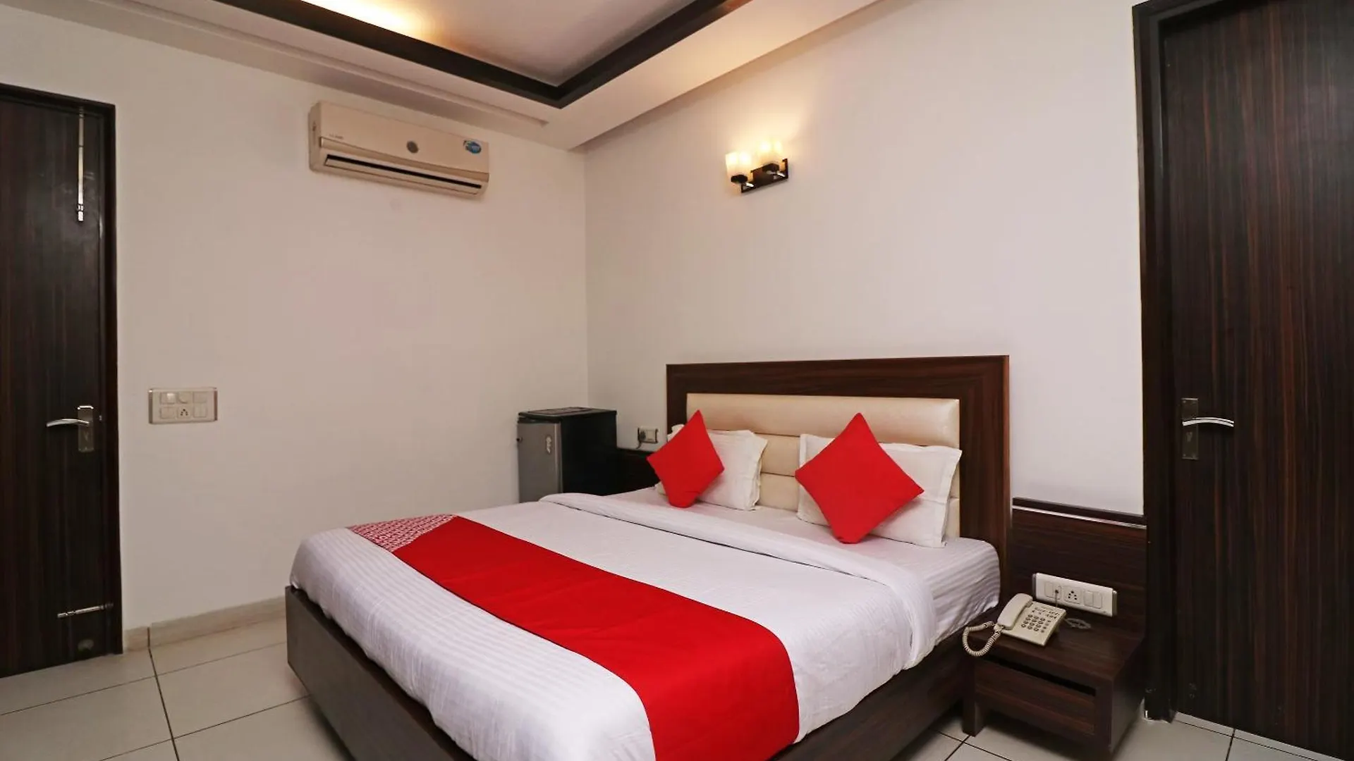 Wonderland Inn Near Aravali Biodiversity Park Gurgaon 3*,  India